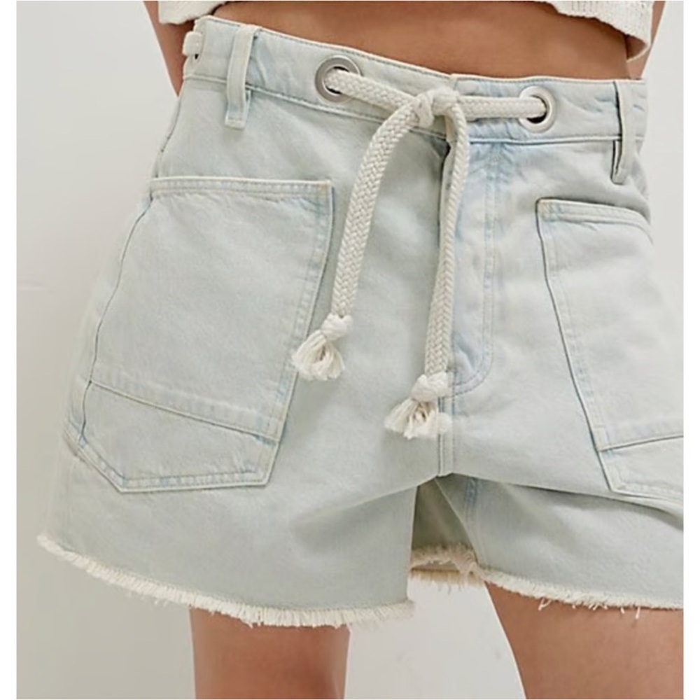 Free People We The Free Moxie Barrel Shorts Size 31 color Bleached NWT